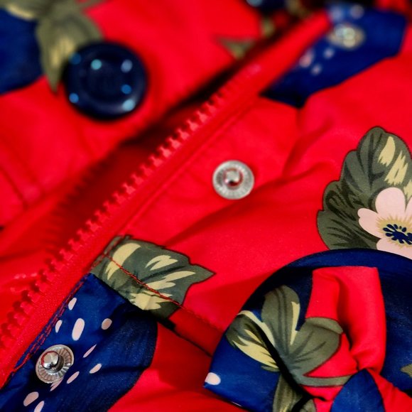 Red and Blue Puffers Jacket. Size: 12 to 18 months. - Picture 2 of 3